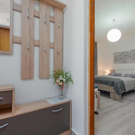 1 Bedroom Lovely In Apartamento Gračac