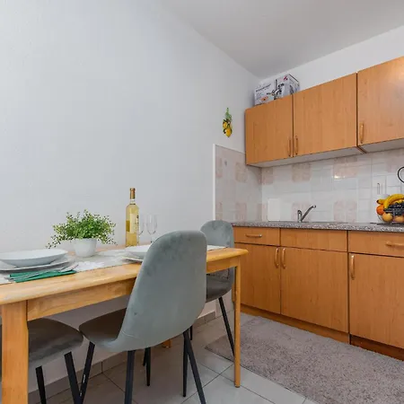 1 Bedroom Lovely In Gračac