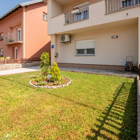 1 Bedroom Gorgeous In Грачац