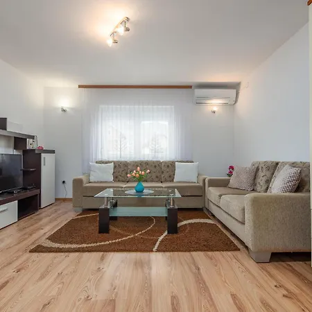Апартаменты 1 Bedroom Gorgeous In