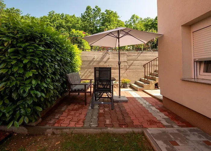 Апартаменты 1 Bedroom Lovely In
