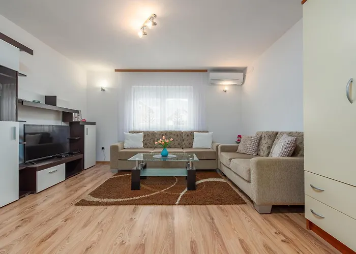 Апартаменты 1 Bedroom Lovely In