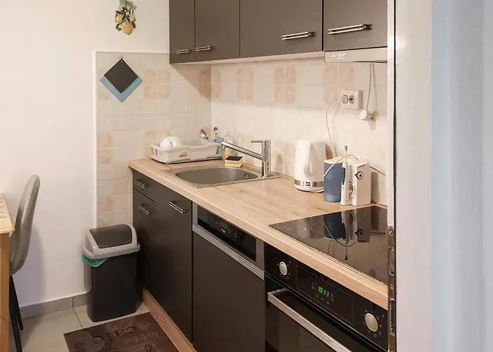 Апартаменты 1 Bedroom Lovely In