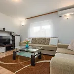 1 Bedroom Lovely In