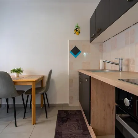 Apartment 1 Bedroom Lovely In Gracac (Zadar)
