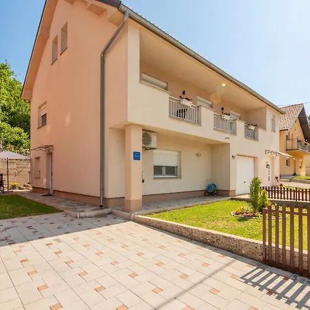 1 Bedroom Lovely In * Gračac