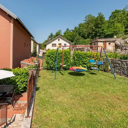 1 Bedroom Lovely In Lägenhet Gračac