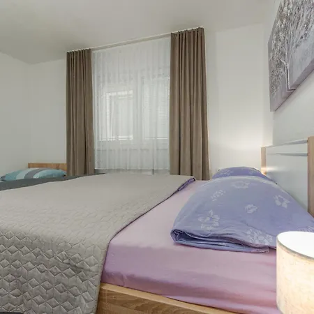 1 Bedroom Lovely In Gračac