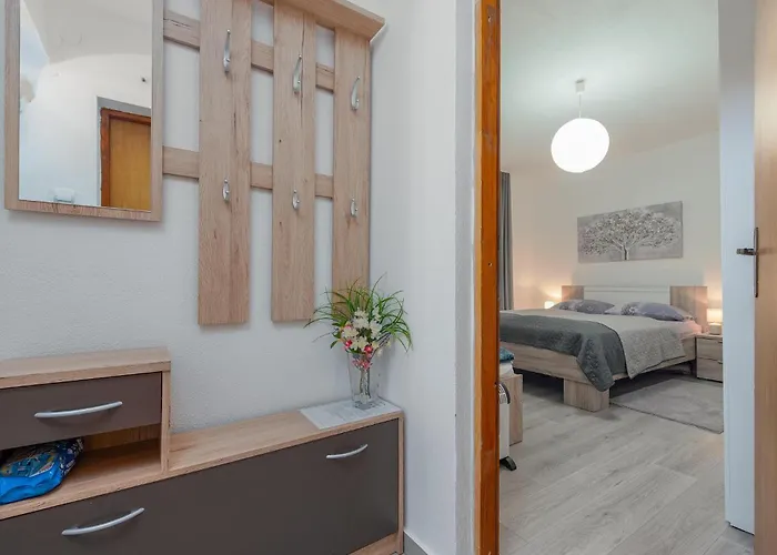 Apartman 1 Bedroom Lovely In Gracac (Zadar)